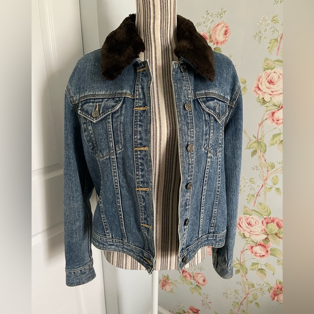 Denim jacket with removable faux fur collar